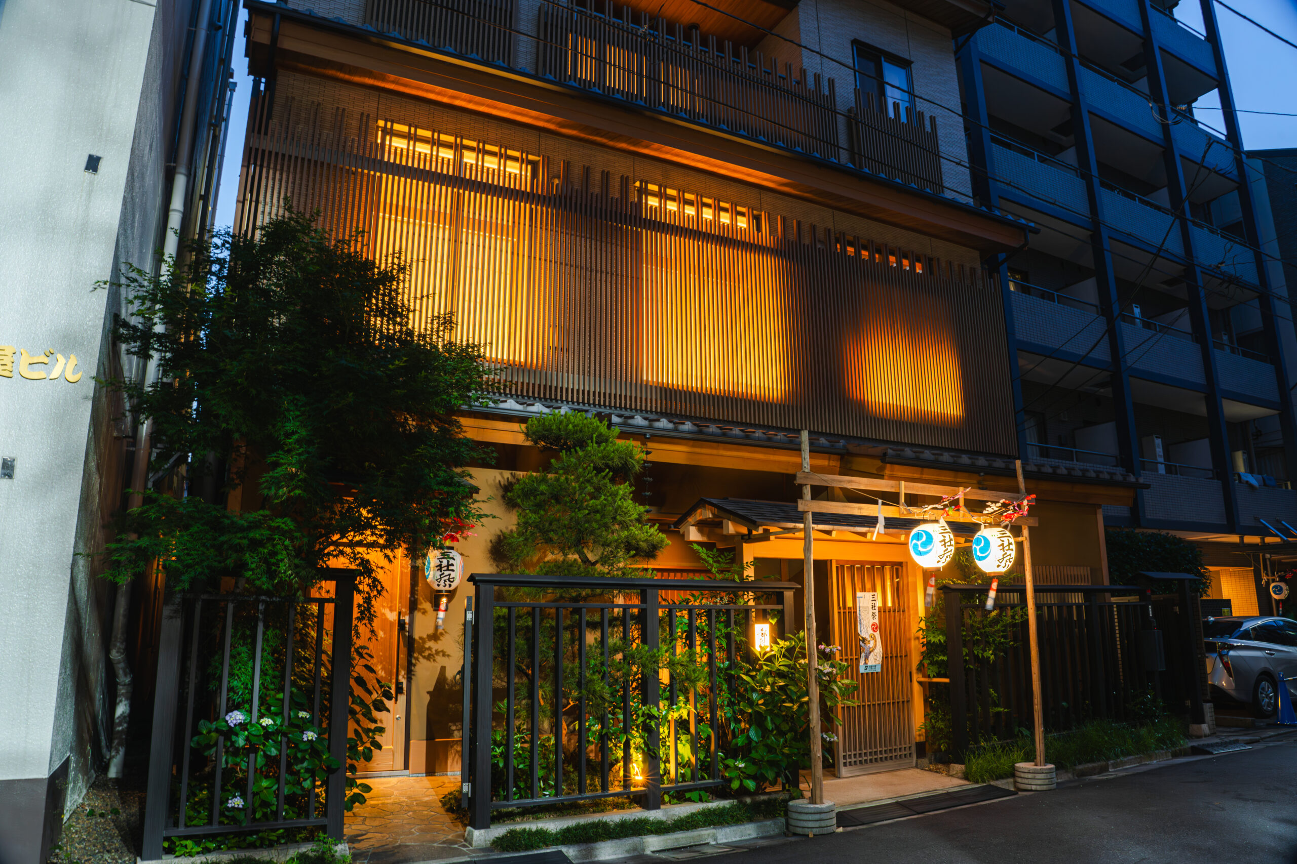 Lantern-lit alley leading to Miyakodori ryotei entrance at night in Asakusa