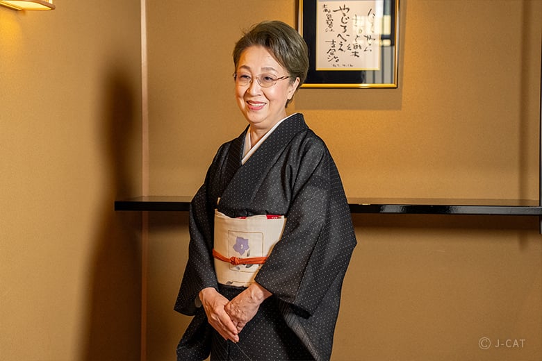 Okami Chikage in kimono, the founder and host of Miyakodori in Asakusa